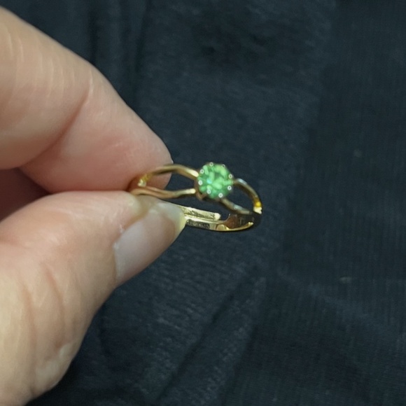 4 gold tone rings - Picture 5 of 9